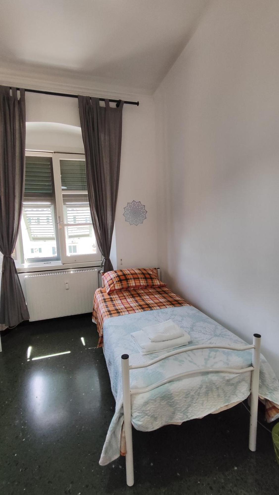Colombo 12 Guest house Genoa